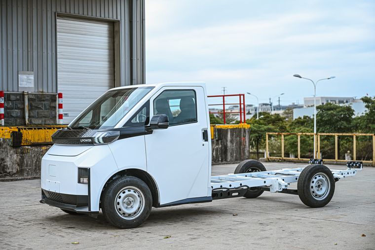 UP Chassis Cab: la base para carrozar furgón, frío o plataforma.